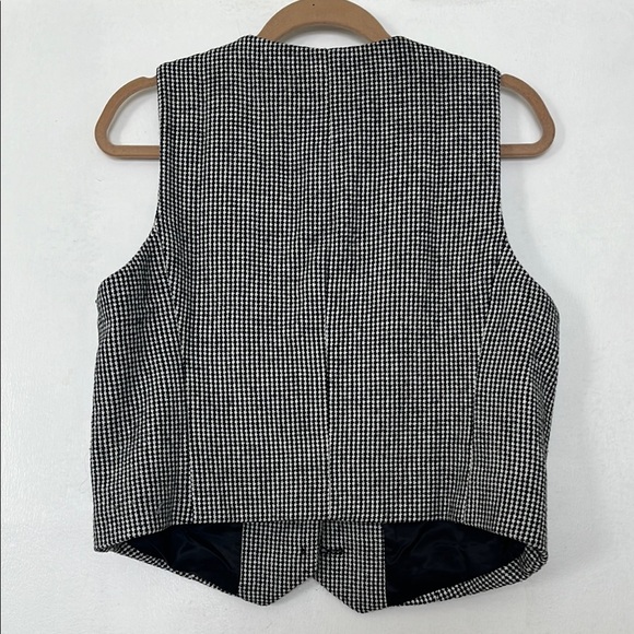 Banana Republic Black and White Houndstooth Vest - Picture 2 of 4